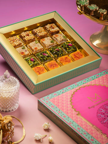 FESTIVE CAKE Premium Box of 16