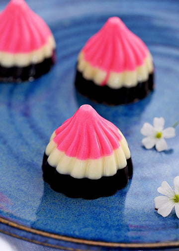 Mesmerizing Mishti Modak with Pichwai Box