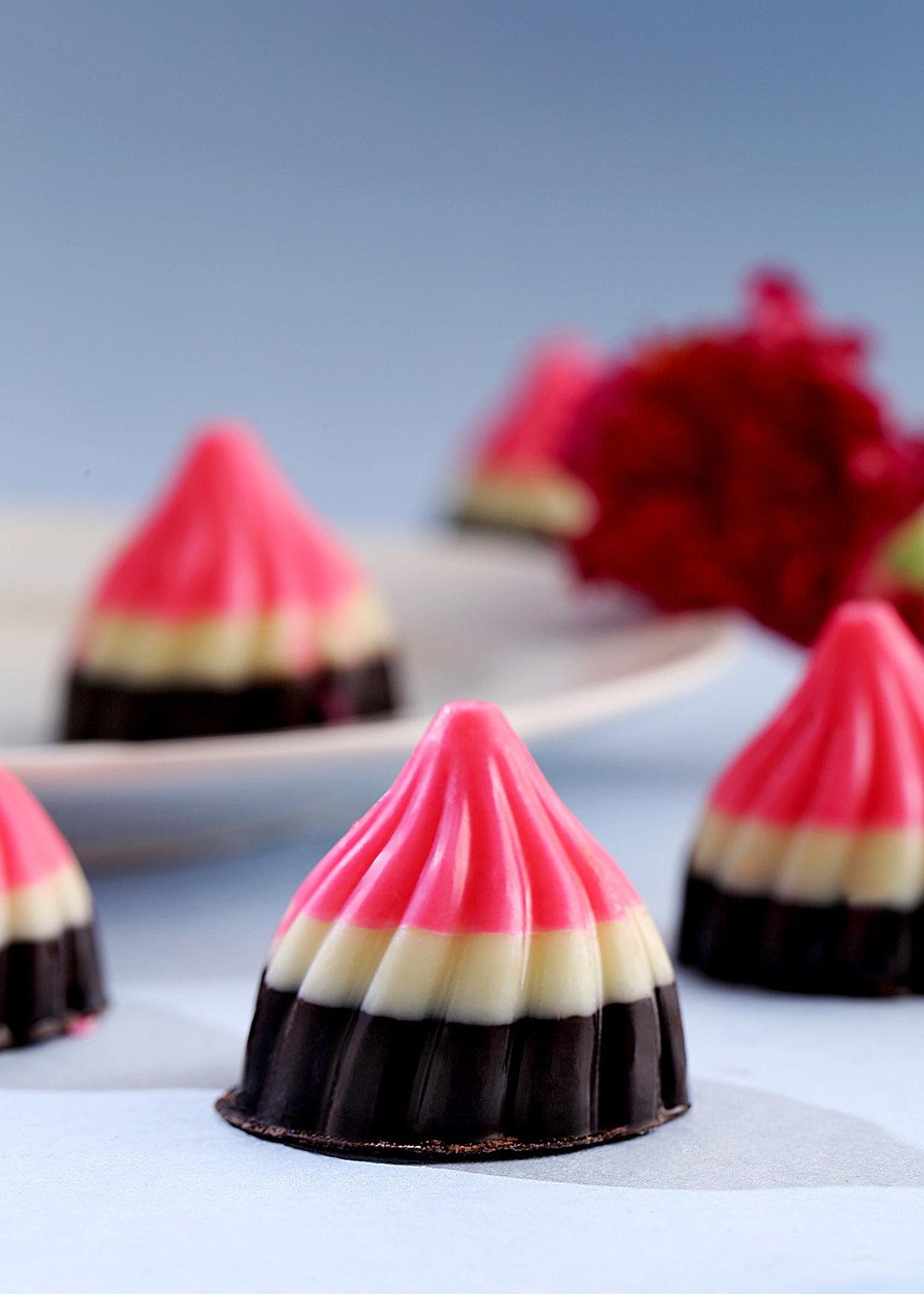Mesmerizing Mishti Modak with Pichwai Box