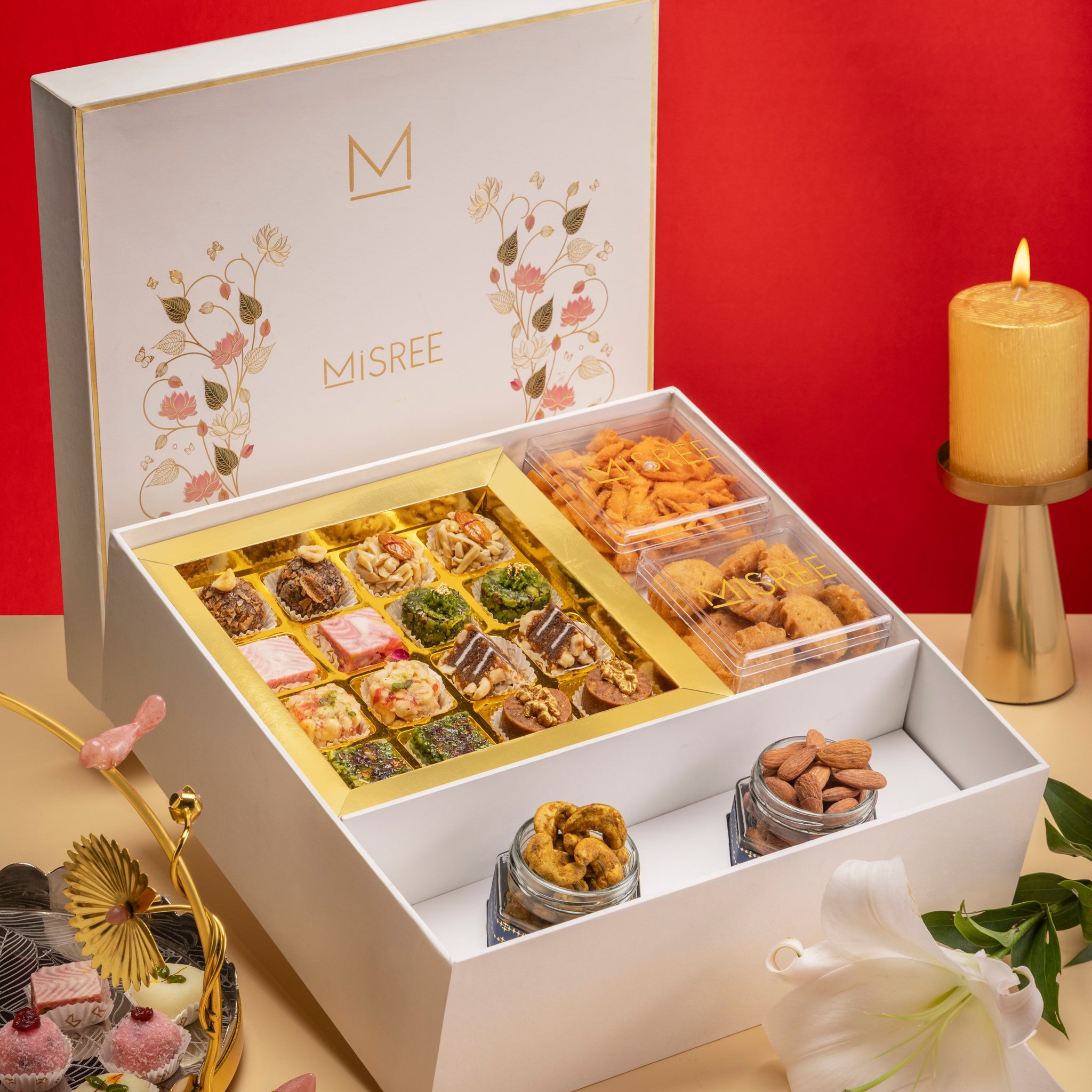 CREAM FLORAL HAMPER