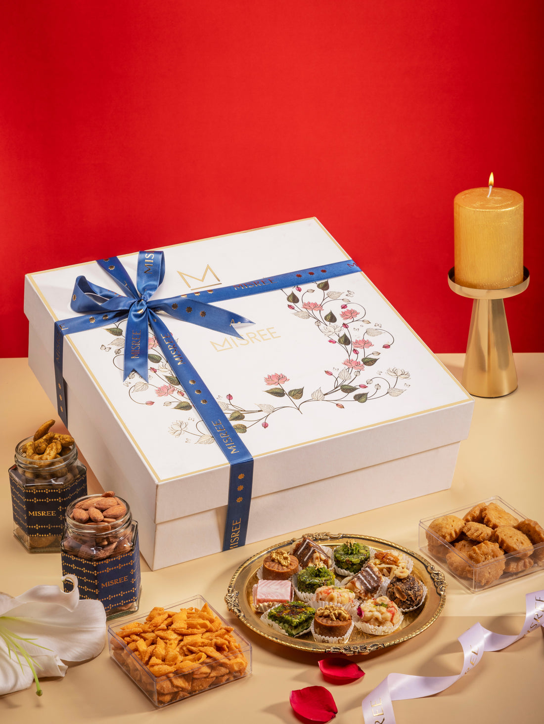 CREAM FLORAL HAMPER